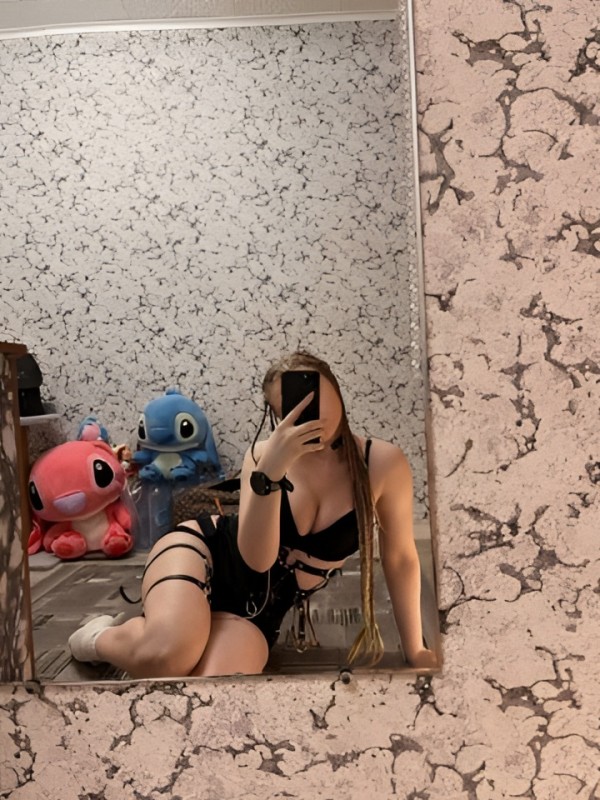 Дарья привлекательная девушка из Химок цена от 2000 руб